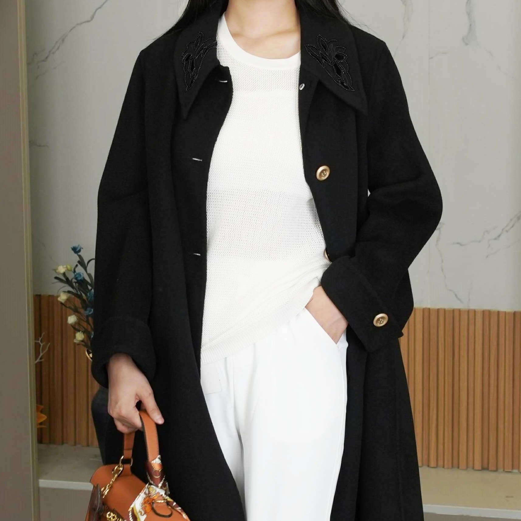 DY21018【知后轻奢定制】时尚黑色翻领珠子镂空印花排扣大衣125#