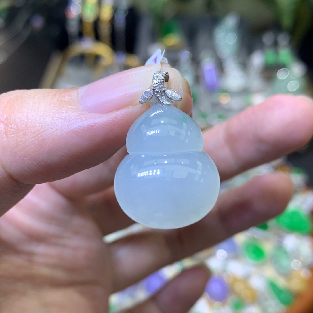 颈饰18K金镶嵌翡翠