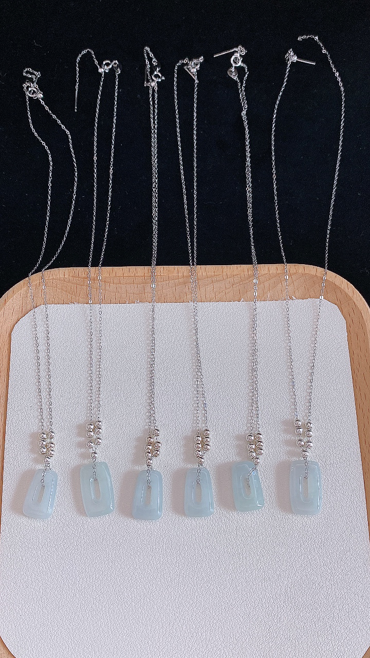 天然翡翠当国风方扣吊坠含925配链(多样性发其一）