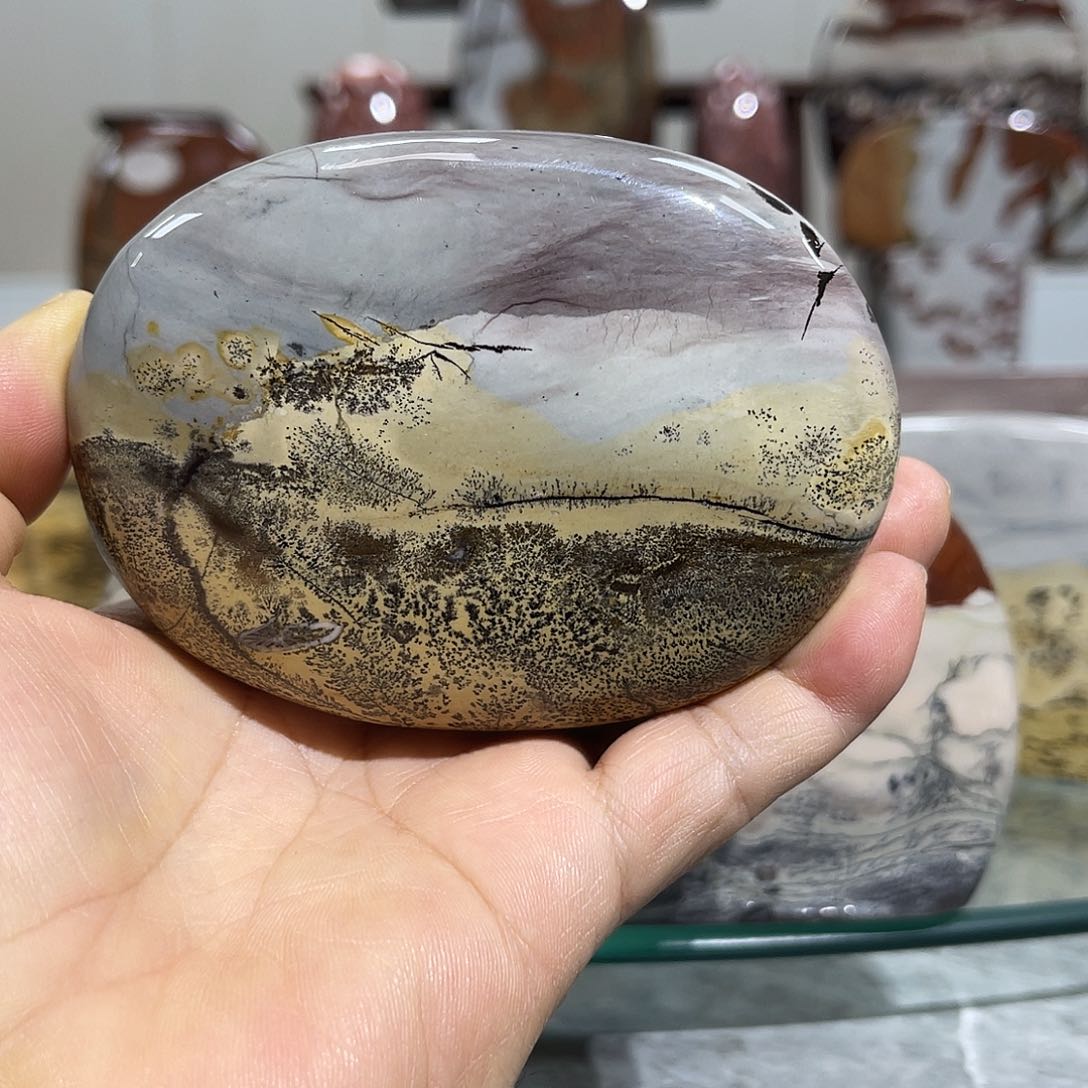 广西石?***烟国画石摆件