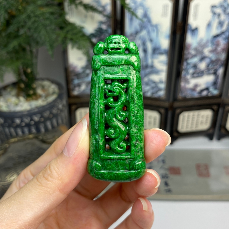 辣绿满色镂空复古龙吊坠挂件 天然翡翠A货  
