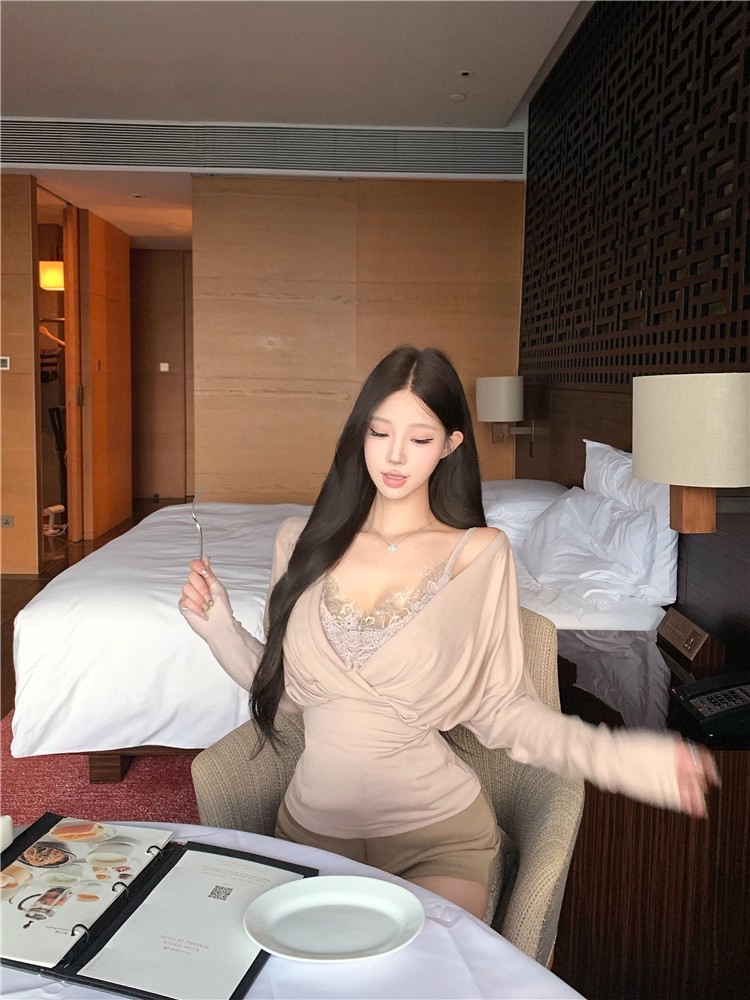 纯欲风交叉v领长袖T恤女秋季叠穿套装蕾丝拼接吊带背心上衣两件套