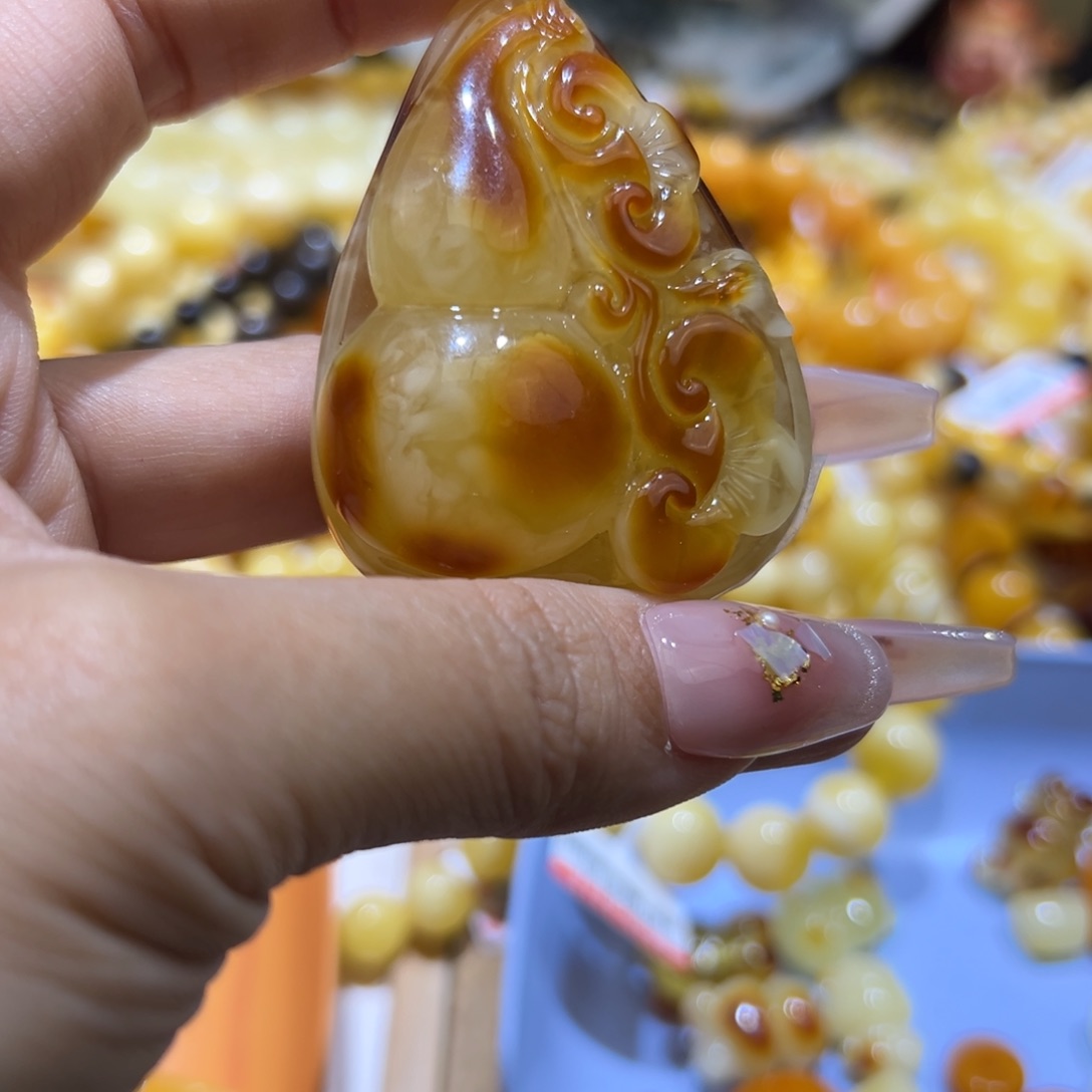 琥珀珠宝奇石未镶嵌
