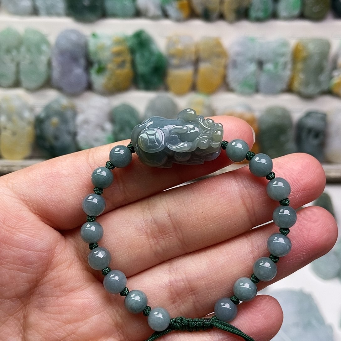 翡翠未镶嵌吊坠(赠链)