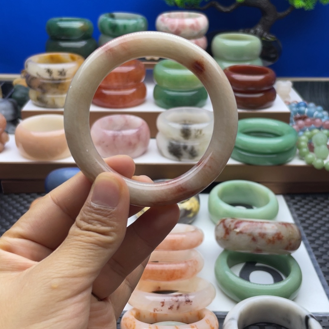 石英质玉未镶嵌手镯