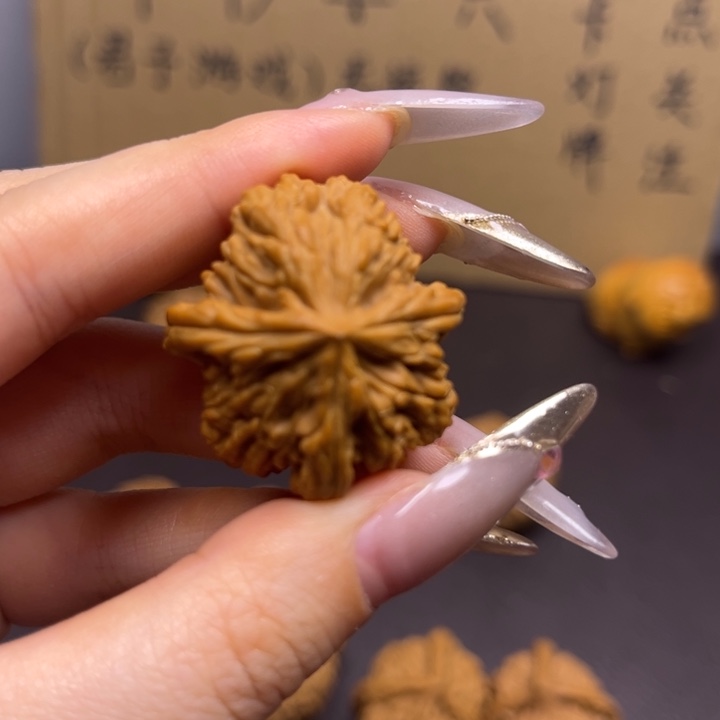 齐***齐菩提籽类丁字三棱单只异型有瑕