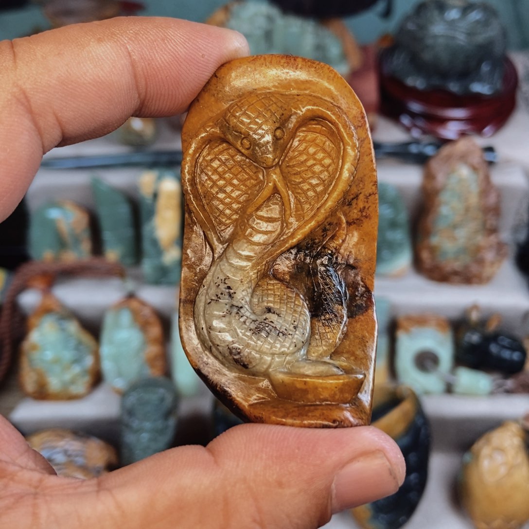 岫岩河磨玉（透闪石质玉）挂件未镶嵌