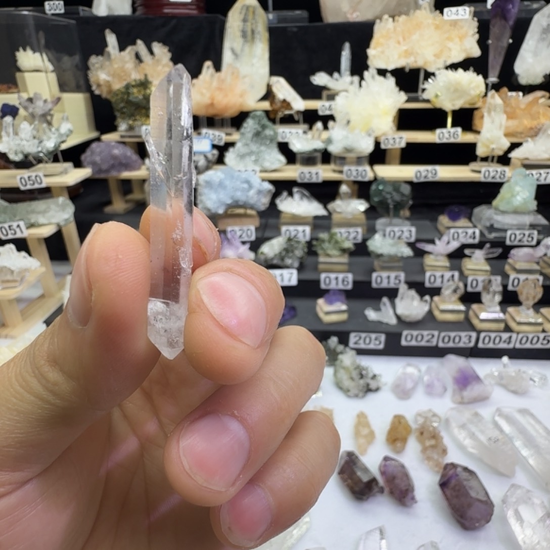 R***r石材天然水晶摆件