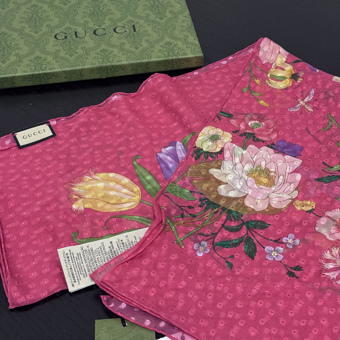 未使用 GUCCI/古驰 Gucci真丝花卉丝巾90*90 有包装 可送礼