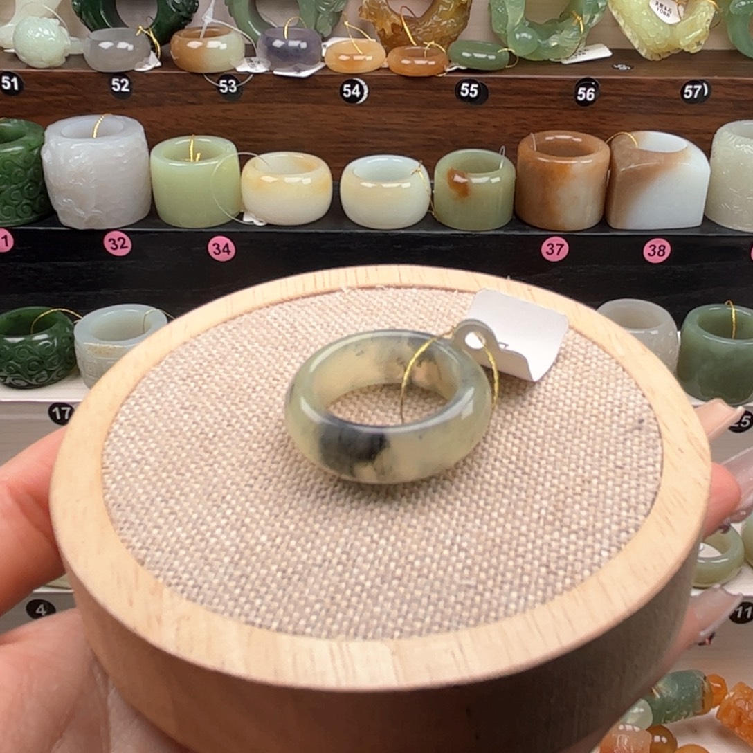 蛇纹石玉未镶嵌戒指