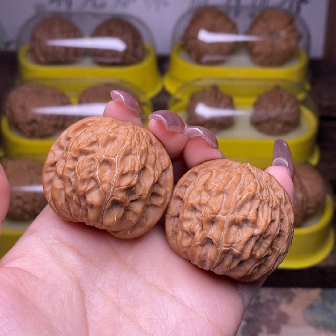 文玩核桃把件全品39尺正磨山地红皮同树果