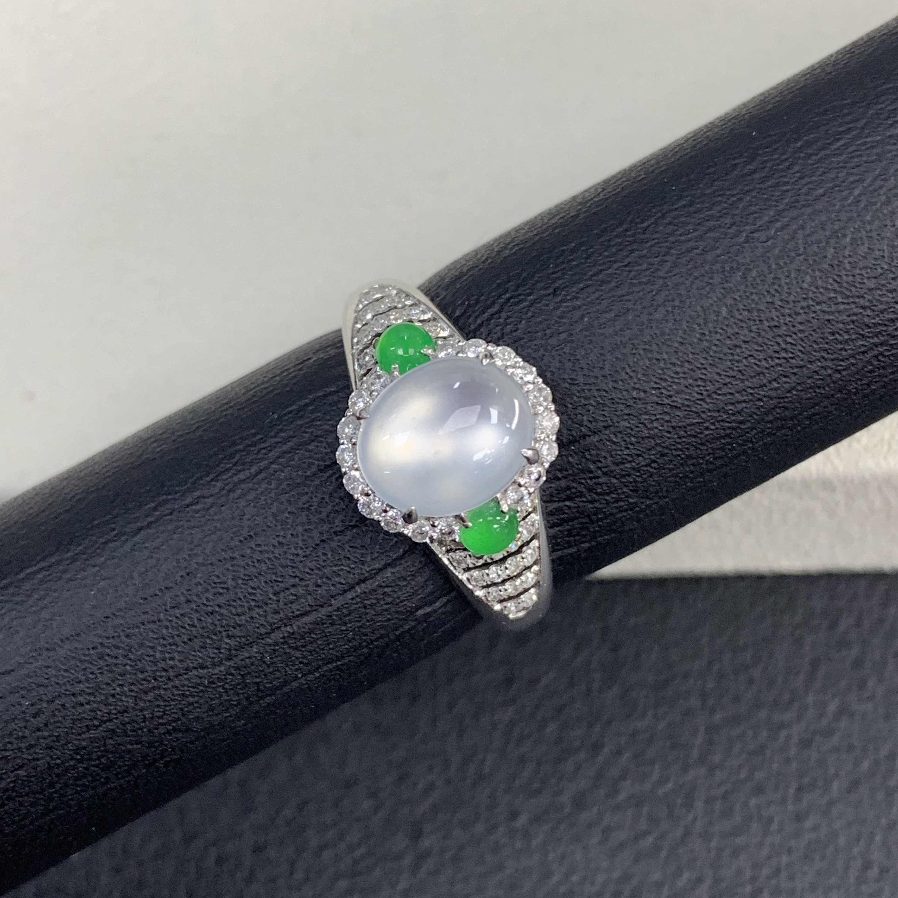 新品推荐·18k金高冰玻璃冰白冰蛋面戒指翡翠玉石缅A气质设计款