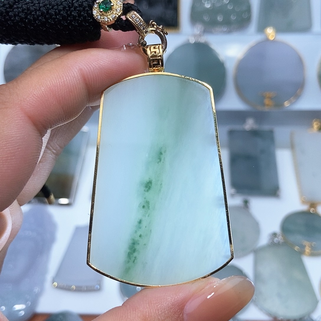 翡翠吊坠(不含链)18K金镶嵌