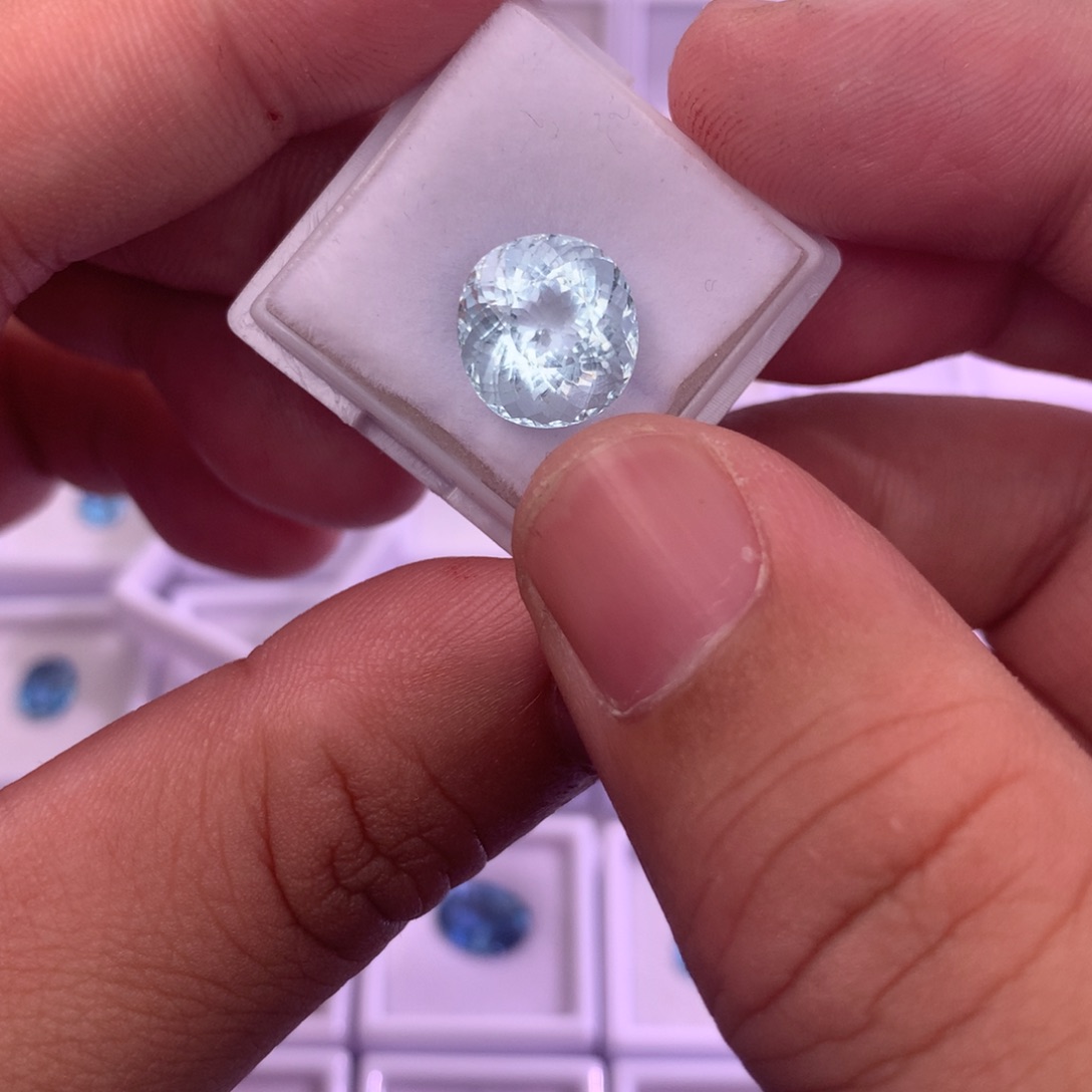 海蓝宝石裸石未镶嵌5.71