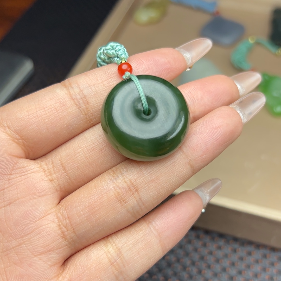 和田玉吊坠未镶嵌御