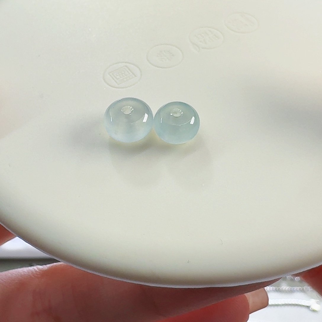 翡翠颈饰未镶嵌珠子一对