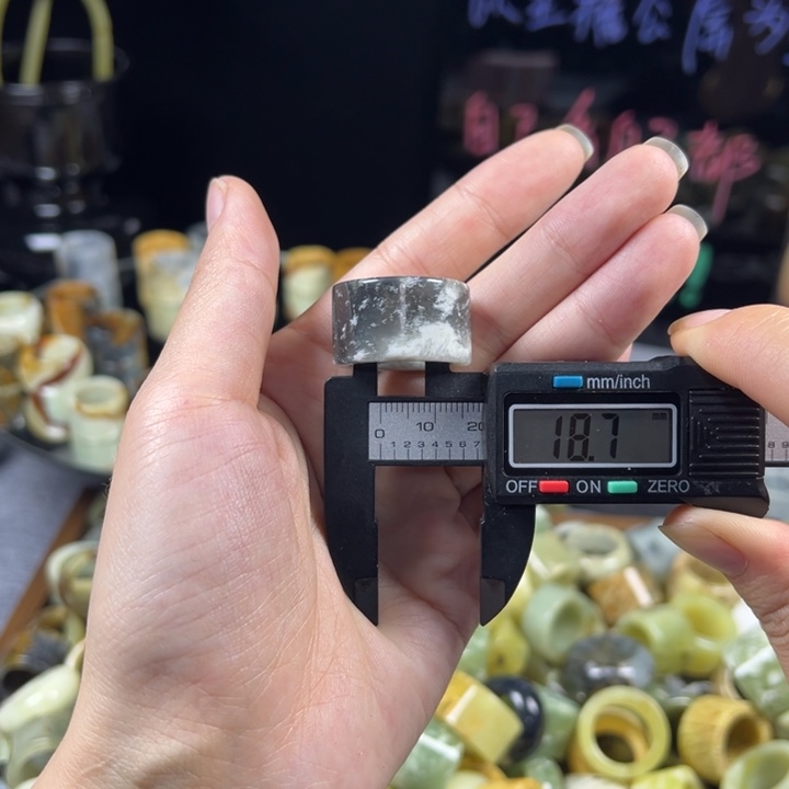 蛇纹石玉未镶嵌戒指