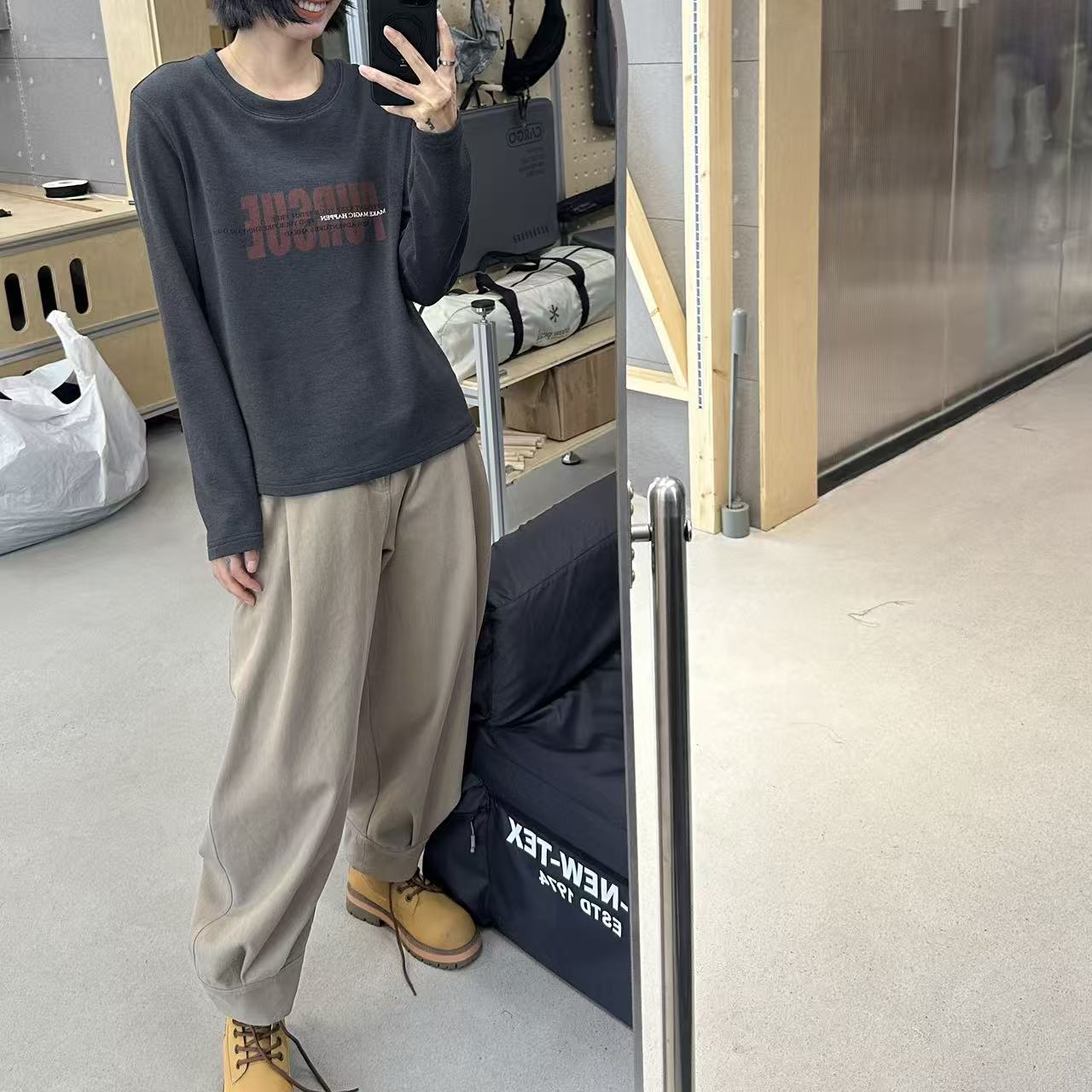 琴仔 黑灰色加厚弹力字母印花长袖T恤 D5007