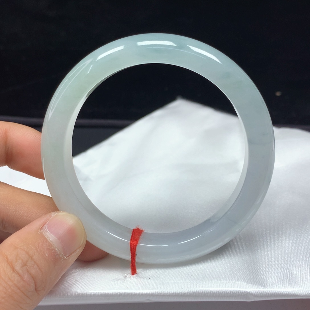 翡翠未镶嵌手镯（圆镯）57.5