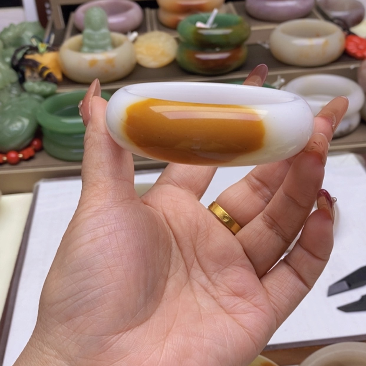 【闪购商品】石英质玉手镯未镶嵌8*后