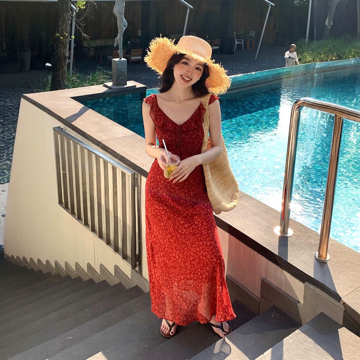 法式纯欲夏天出游小裙子2025新款海边度假收腰显白红色吊带连衣裙