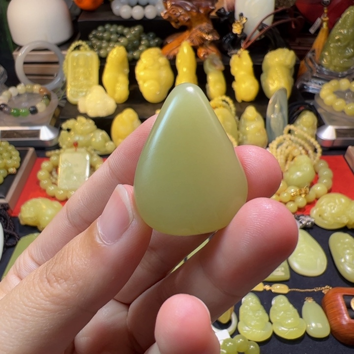 和田玉（黄玉）未镶嵌颈饰