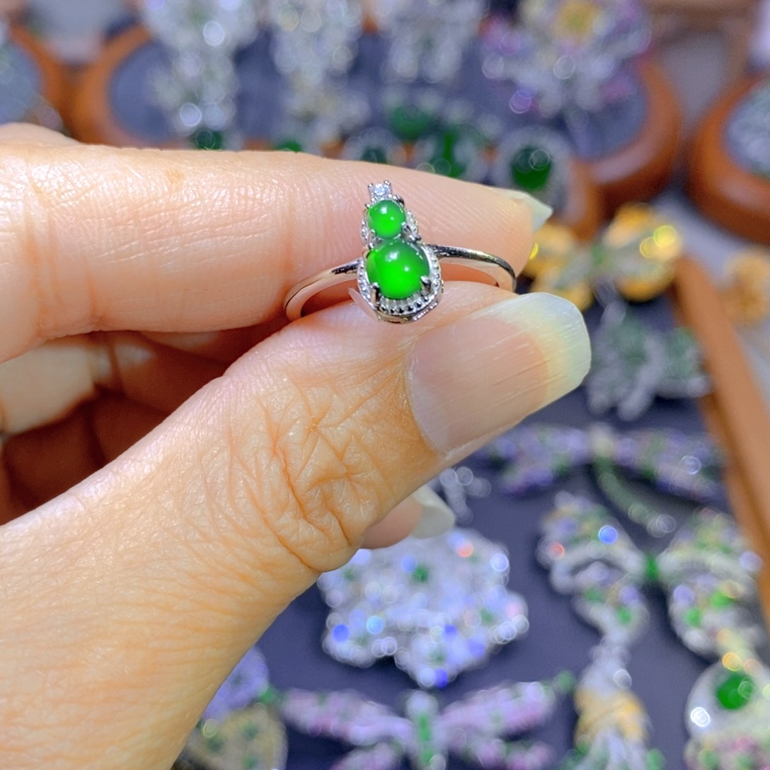 翡翠颈饰银S925镶嵌天然翡翠