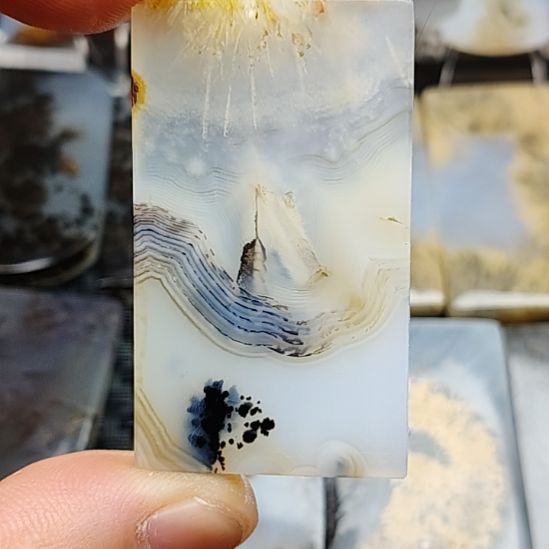 听***乐玛瑙/玉髓未镶嵌珠宝奇石