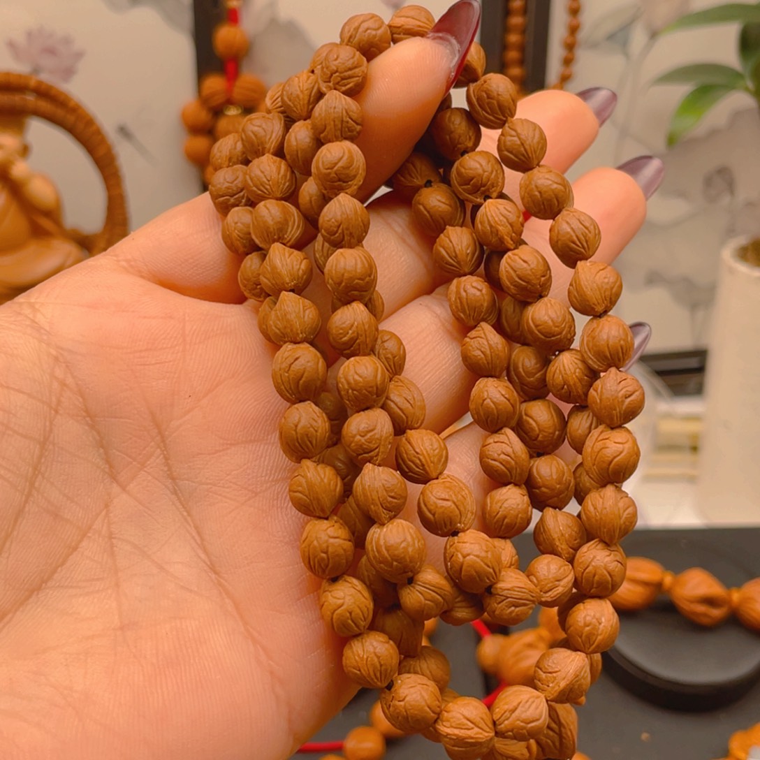 米***明手串桃核红红火火。红红火火