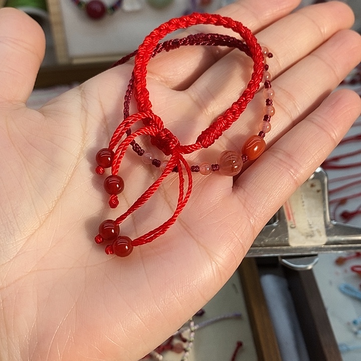 布艺非金属南红红绳手链手工定制款
