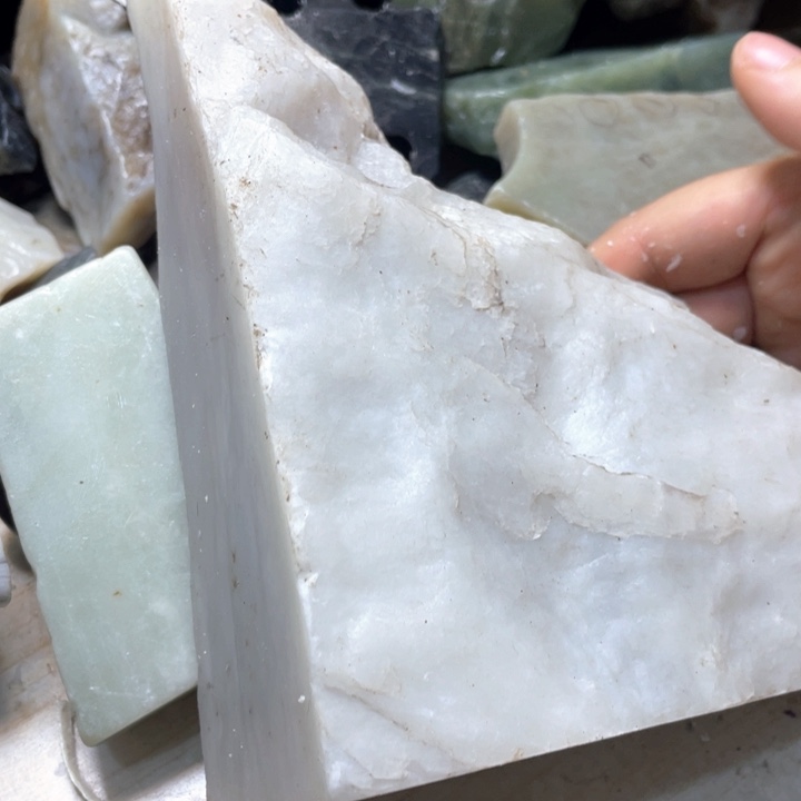 透闪石质玉未镶嵌珠宝半成品