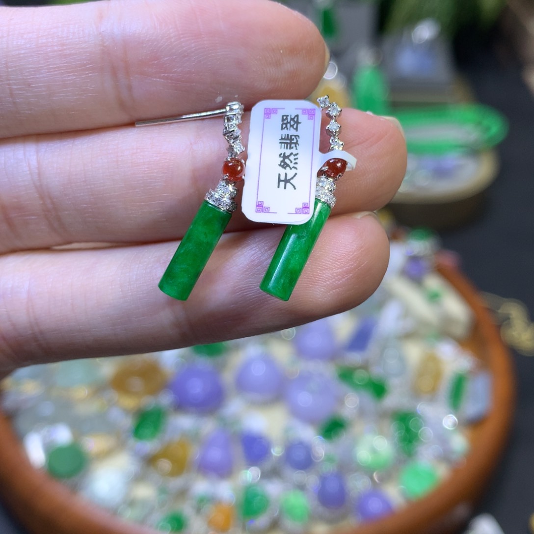 颈饰18K金镶嵌翡翠