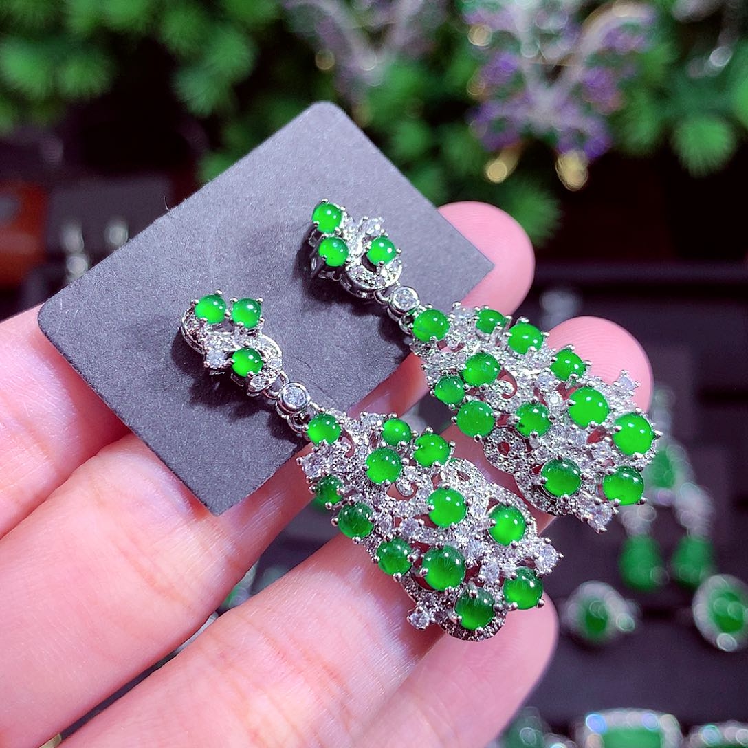 颈饰未镶嵌翡翠天然