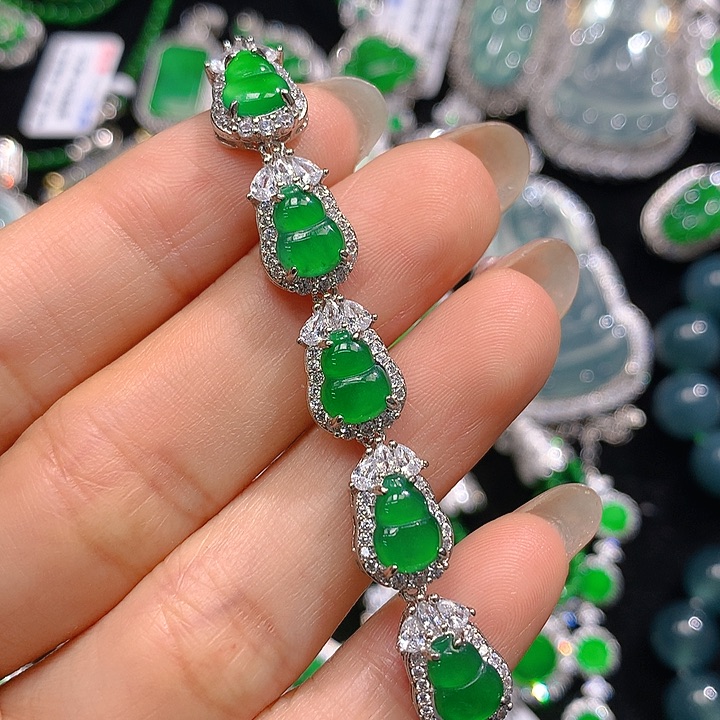 翡翠颈饰未镶嵌翡翠