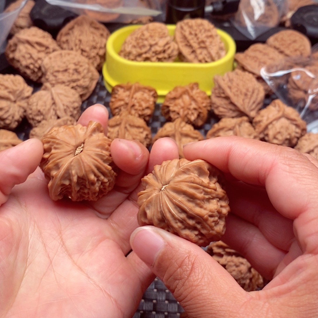 吊坠桃核B****唐文玩核桃