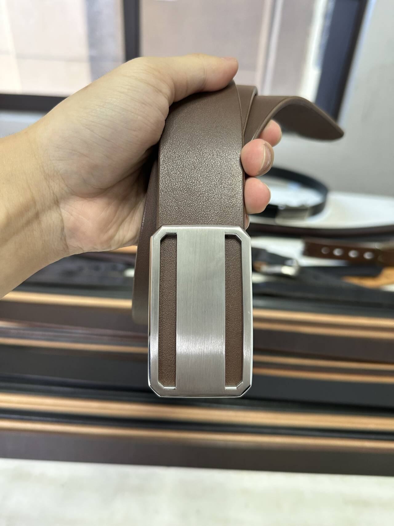 整张头层黄牛皮切割38宽不锈钢无牙自动扣头