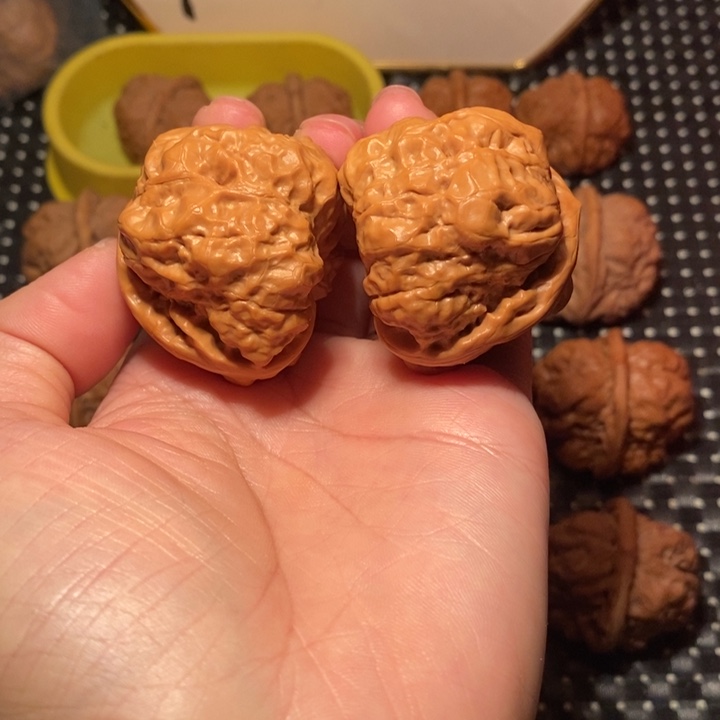 巡***️文玩核桃把件开背大腿