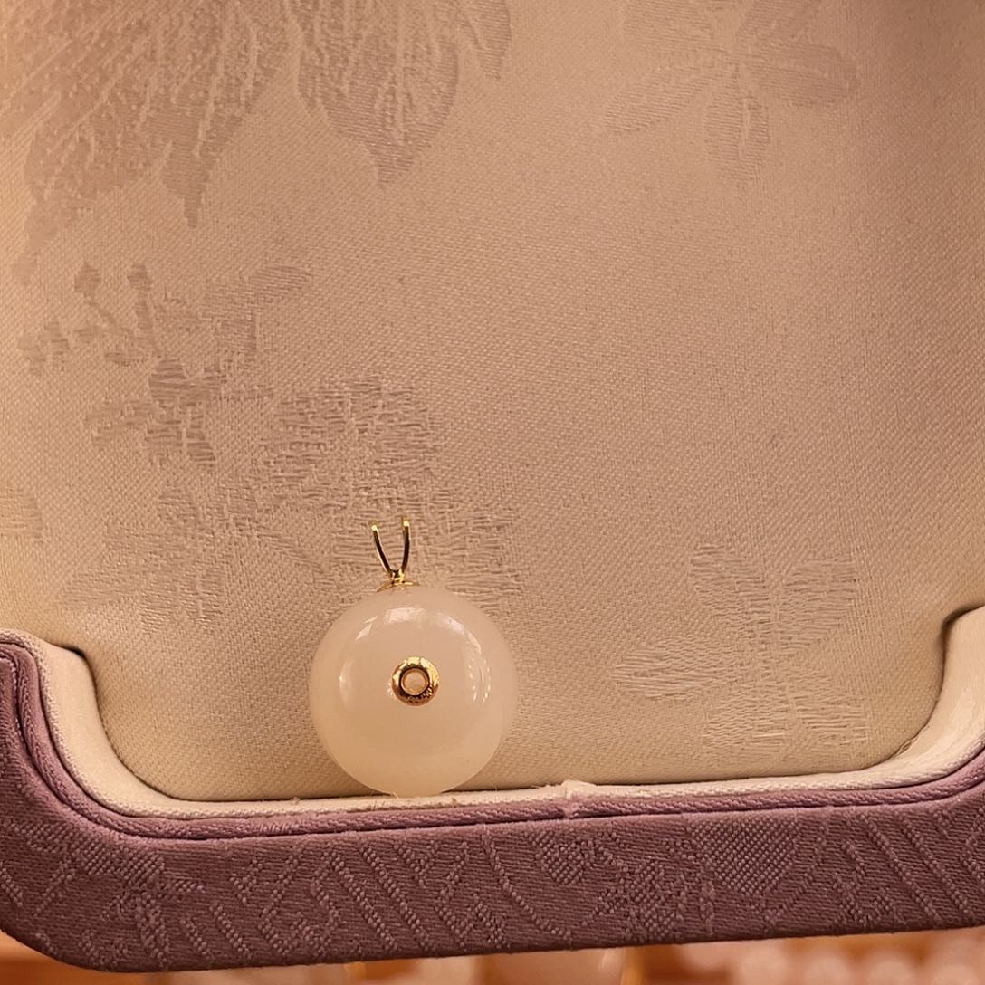 和田玉颈饰18K金镶嵌