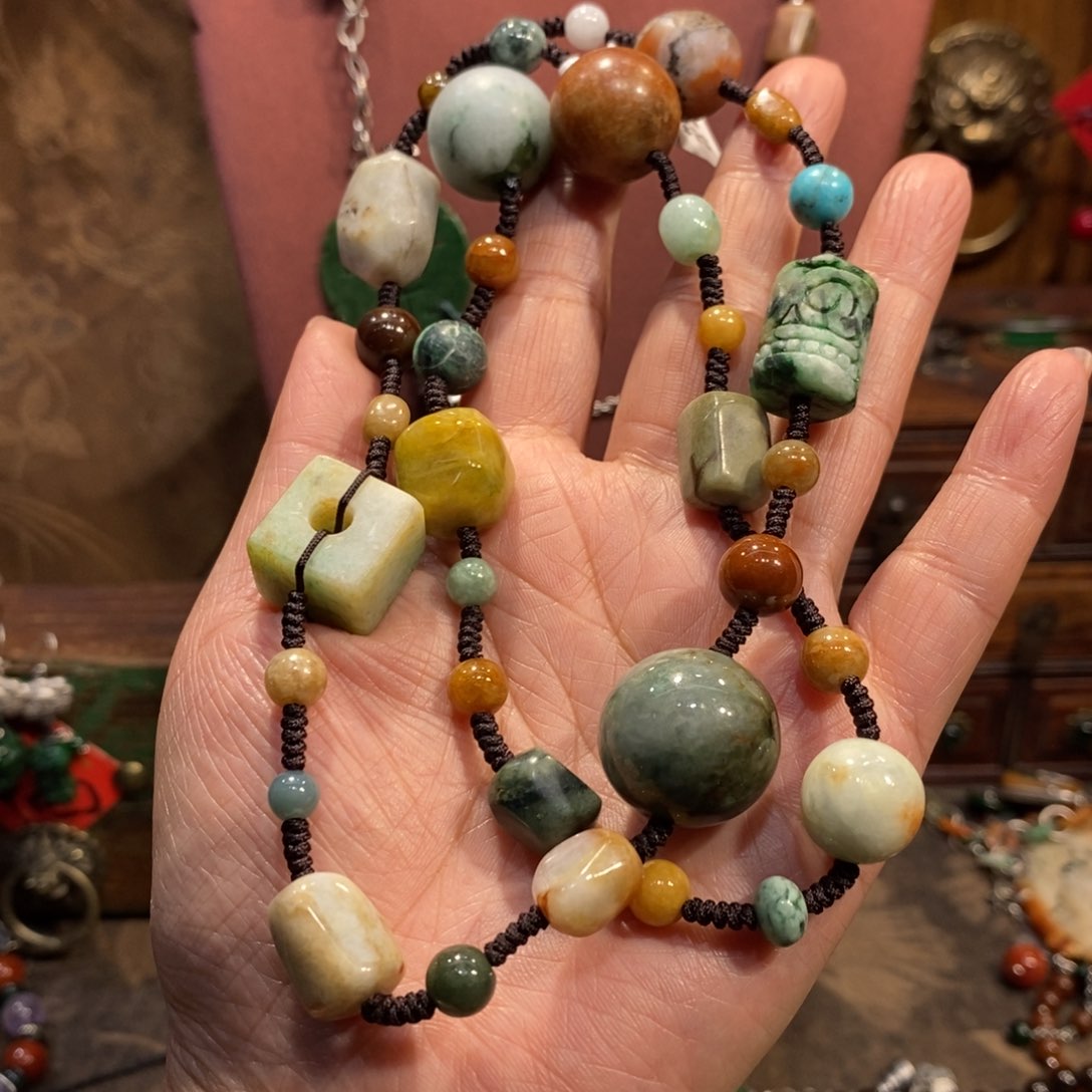 翡翠吊坠(赠链)未镶嵌