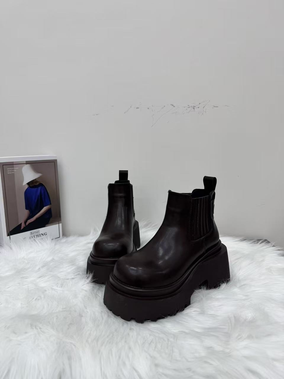 2025新款韩版厚底冬季加绒保暖短筒小个子女靴时尚时装靴潮流