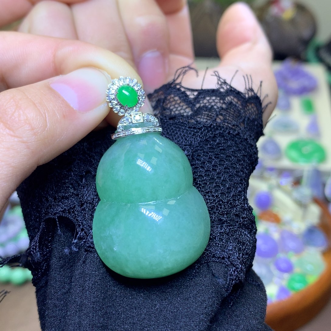 翡翠颈饰18K金镶嵌翡翠