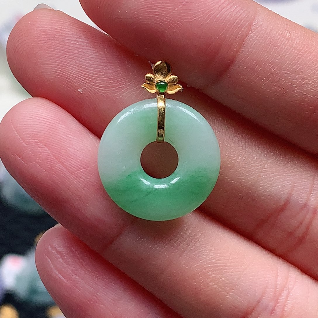 颈饰18K金镶嵌翡翠翡翠吊坠