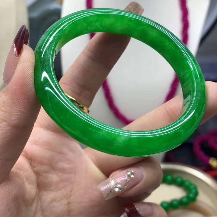 翡翠颈饰未镶嵌吊坠