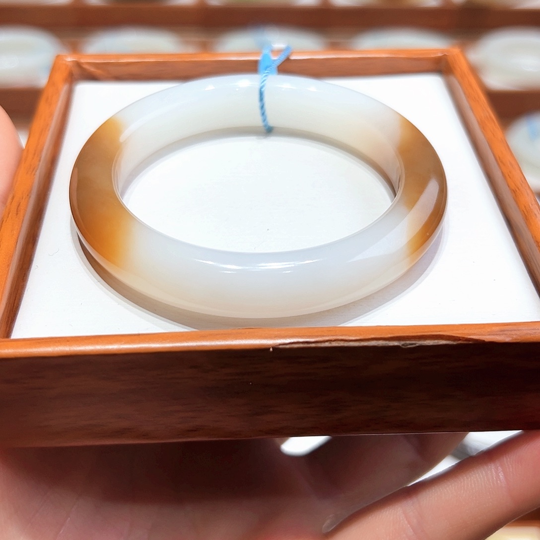 和田玉未镶嵌手镯53 54