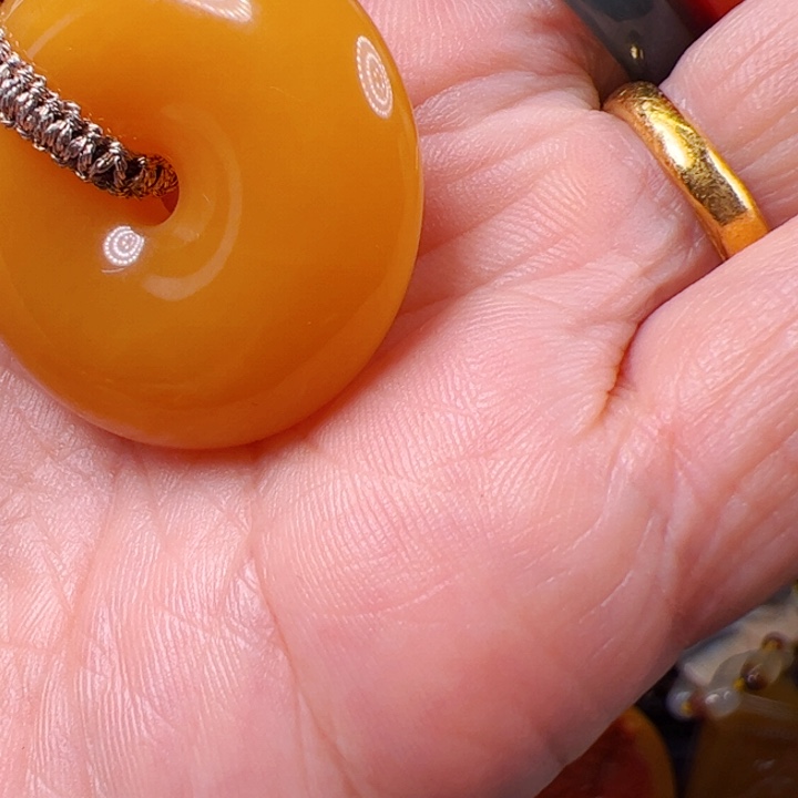 眼***点石英质玉（黄龙玉）未镶嵌笔搁