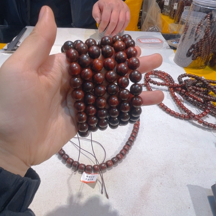 檀香紫檀（小叶紫檀）1.0/108满金星顶泥玉化黑飘红