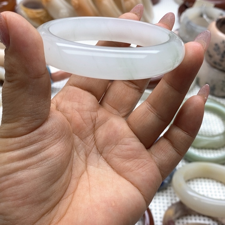 石英质玉手镯未镶嵌