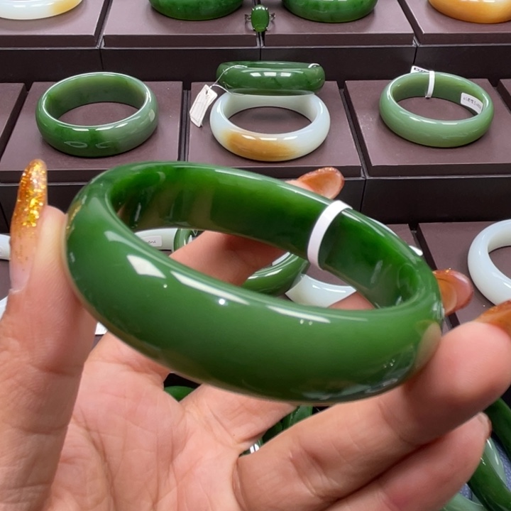 和田玉（碧玉）未镶嵌手镯