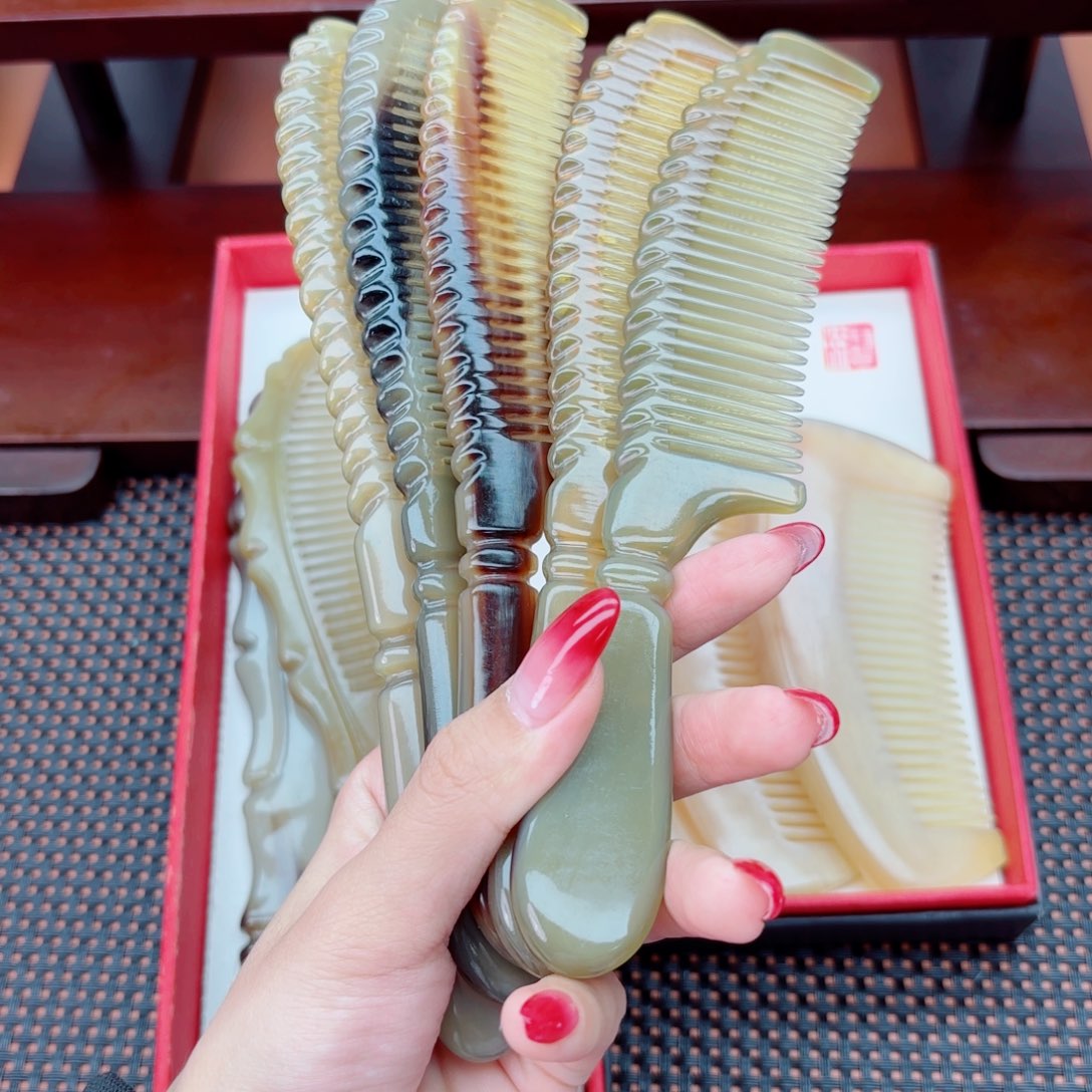 纯手工制作纯牛角梳子