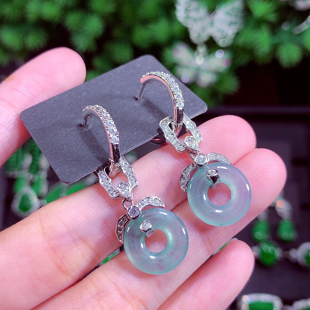 颈饰未镶嵌翡翠天然